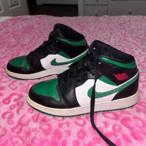 Nike Air Jordan 1 Mid Green Black Sneakers